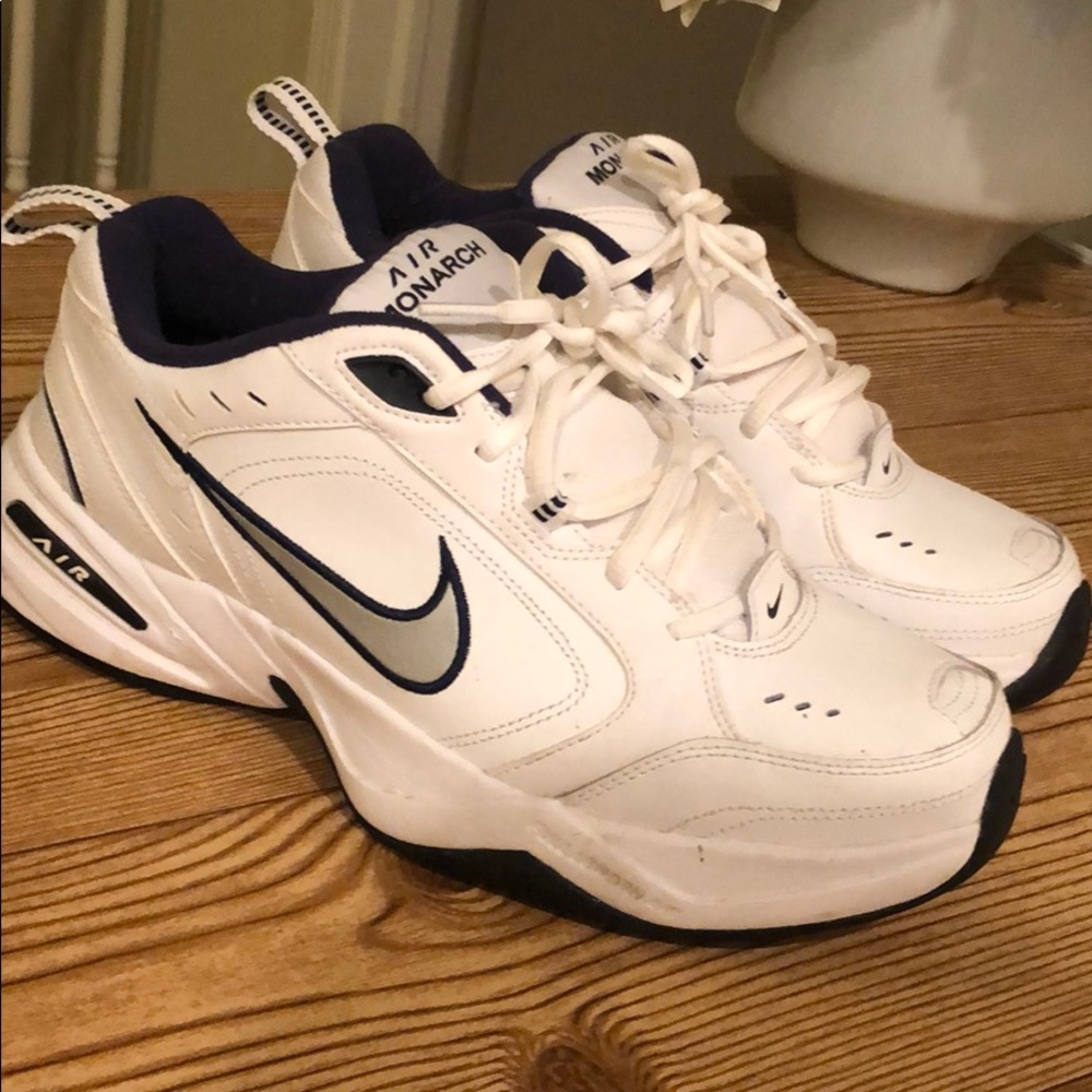 Nike air monarch